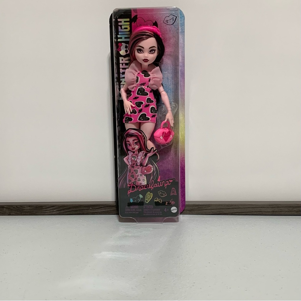 Monster High® Draculaura™ G3 Budget Articulated Doll-New